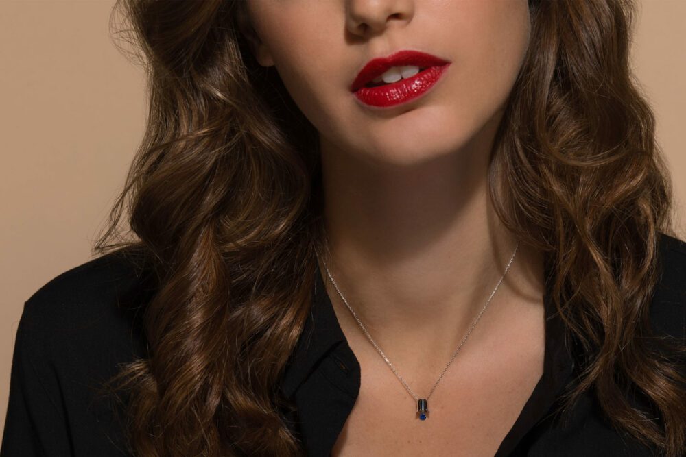 La Brune & la Blonde - Collier Lily or gris, saphir – Image 2