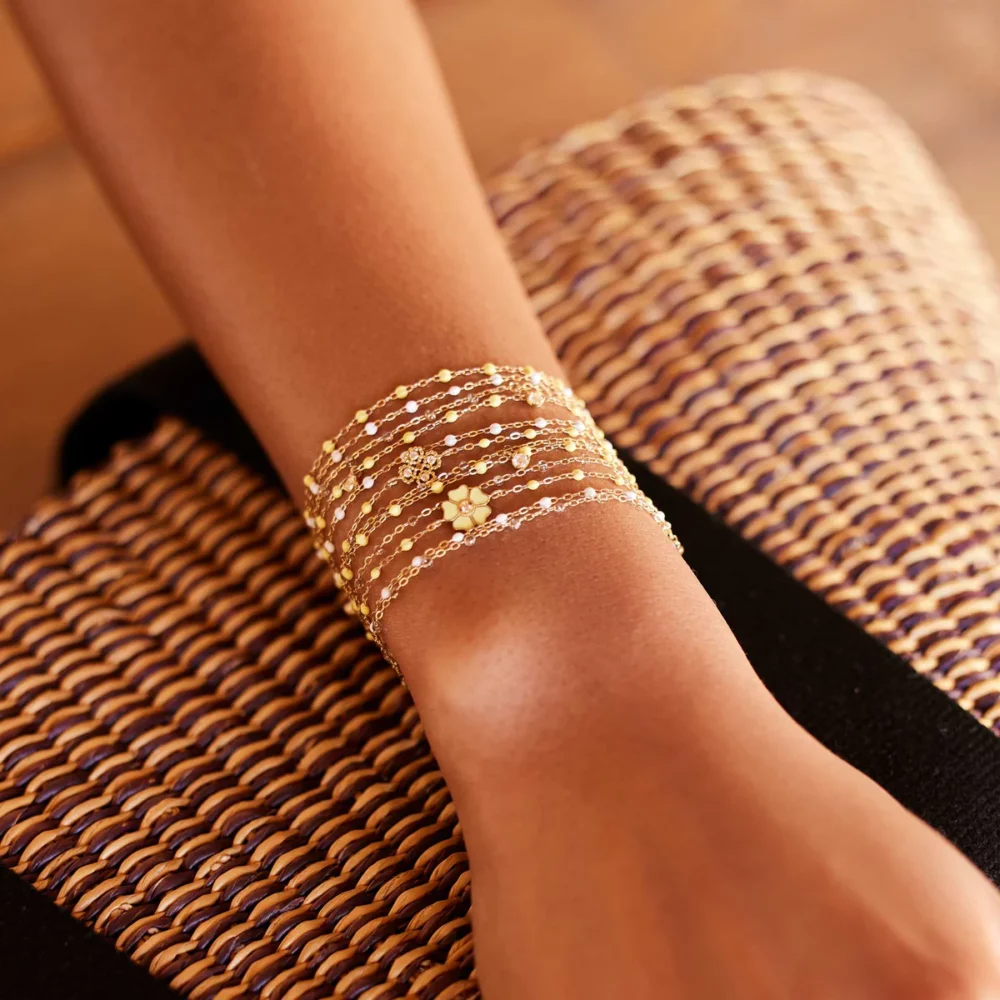 Gigi Clozeau - Bracelet trèfle or jaune, résine menthe diamants – Image 3