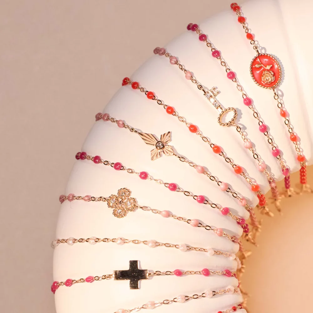 Gigi Clozeau - Bracelet croix, or rose résine rose fluo – Image 4