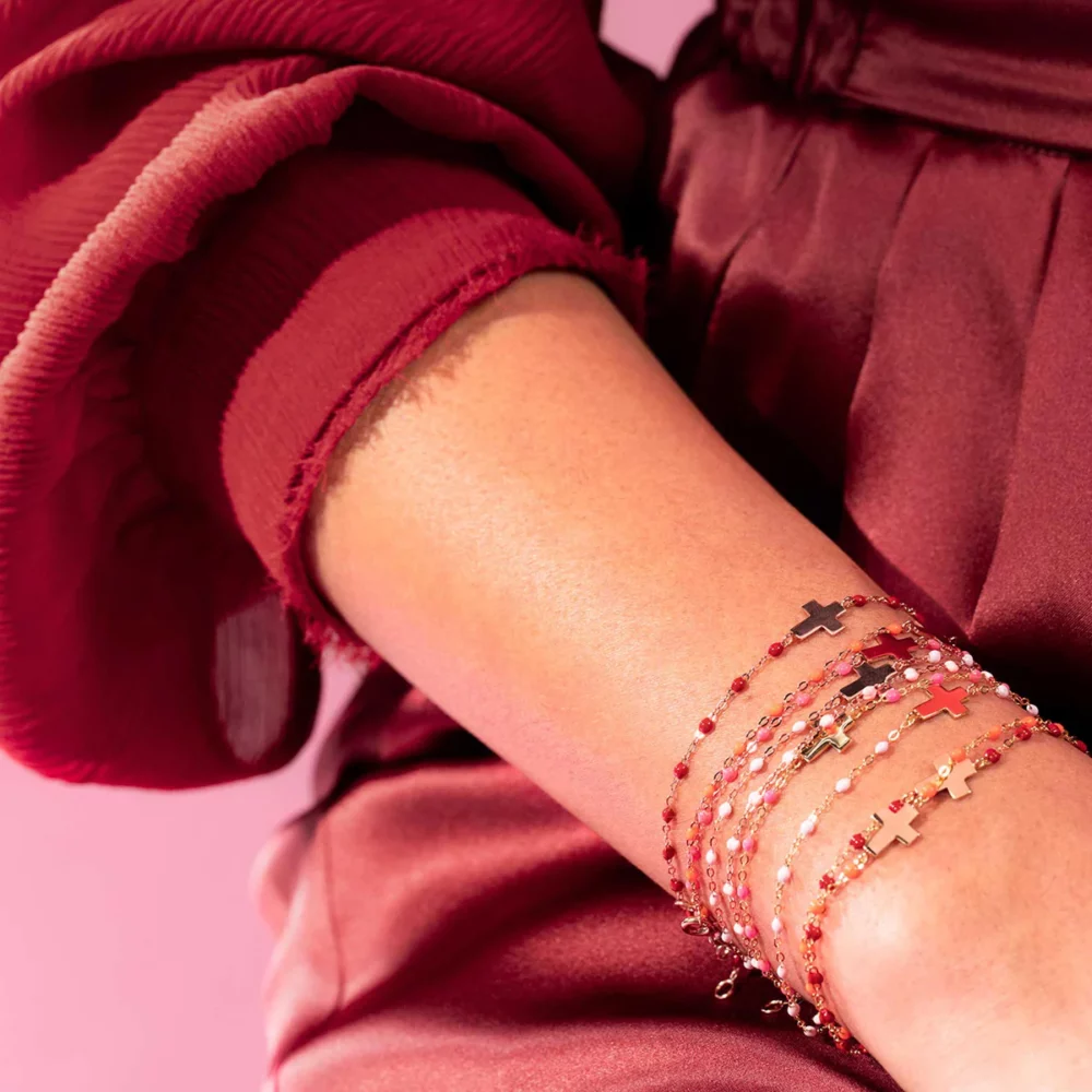 Gigi Clozeau - Bracelet croix, or rose résine rose fluo – Image 3