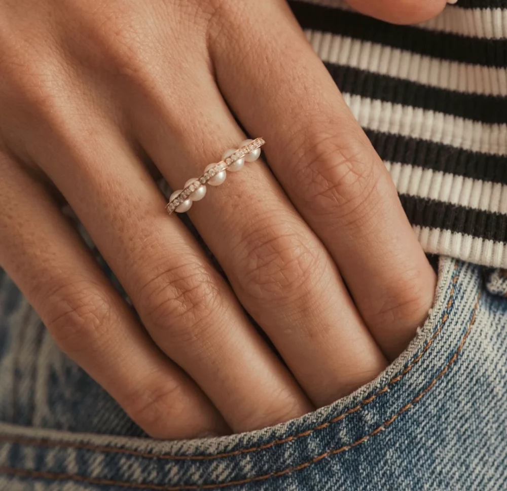 D1928 - Bague Coco Beach or gris et perles blanches – Image 3